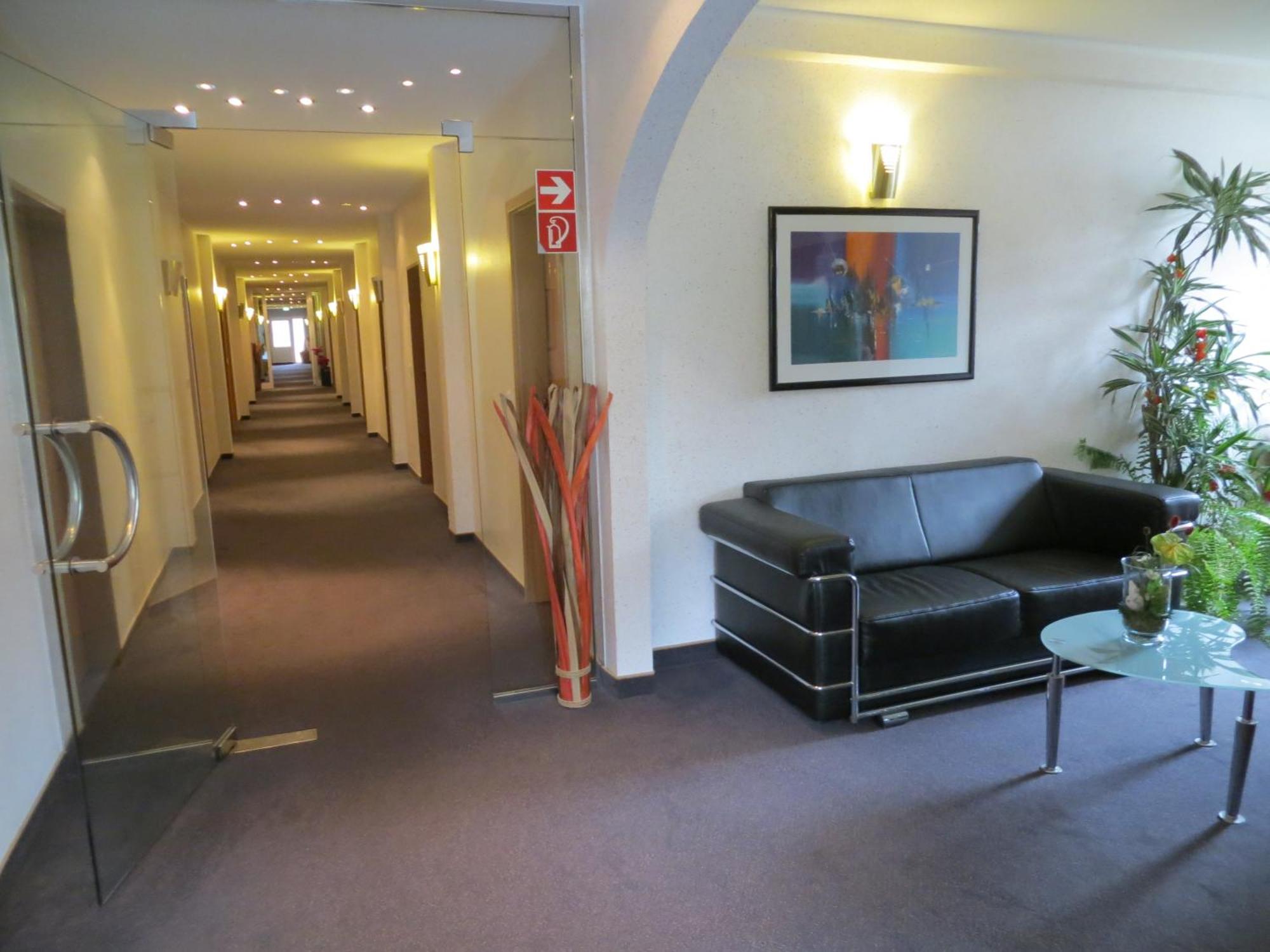 Hotel Merkur Garni Sarstedt Exterior photo