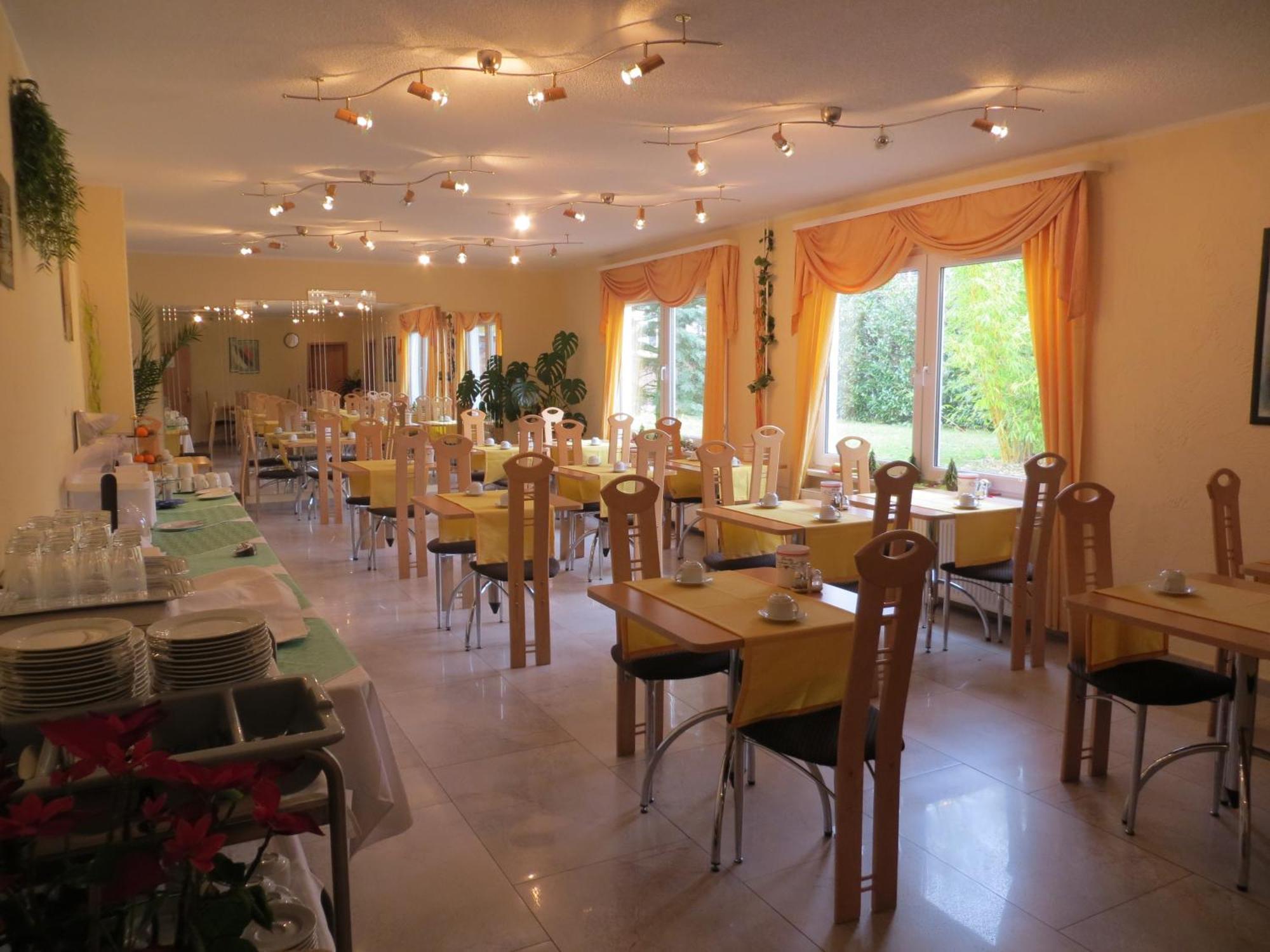 Hotel Merkur Garni Sarstedt Exterior photo